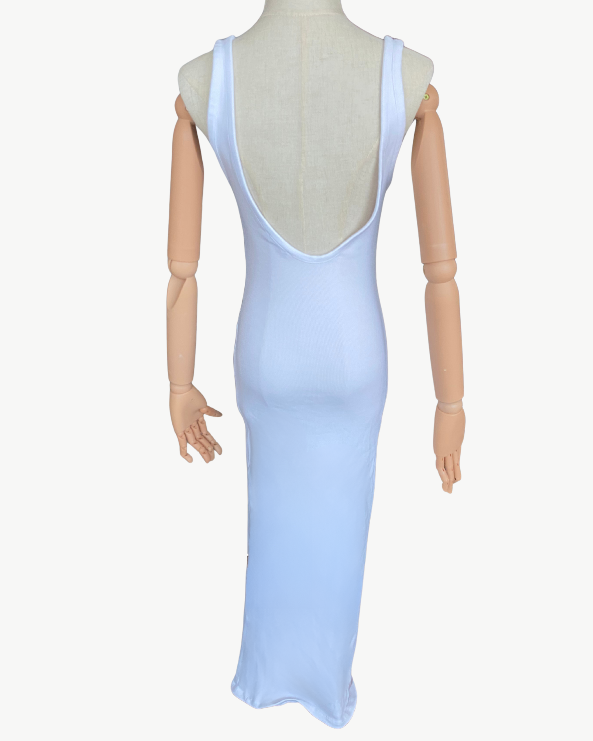 ZARA・Medium・White Figure Hugging Long Dress Open Back | Free UAE Delivery Above 150AED・Shop Preloved items at NOOVO