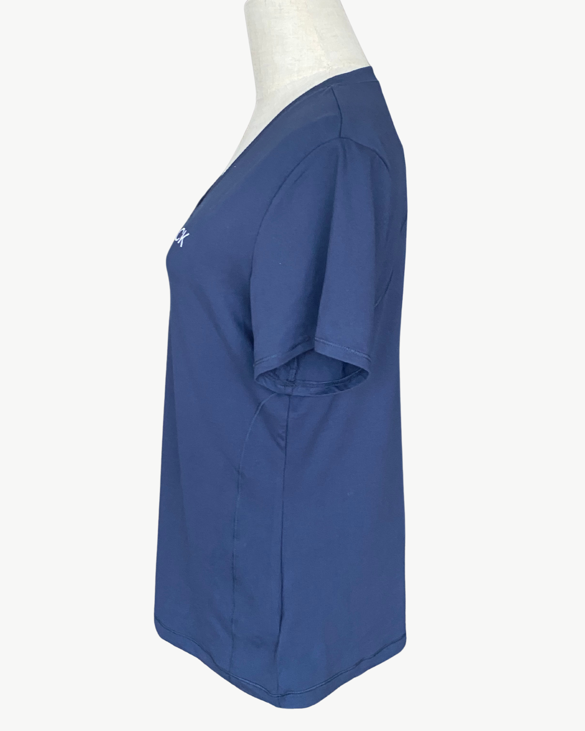 CALVIN KLEIN・Large・Navy Sport T-shirt | Free UAE Delivery Above 150AED・Shop Preloved items at NOOVO