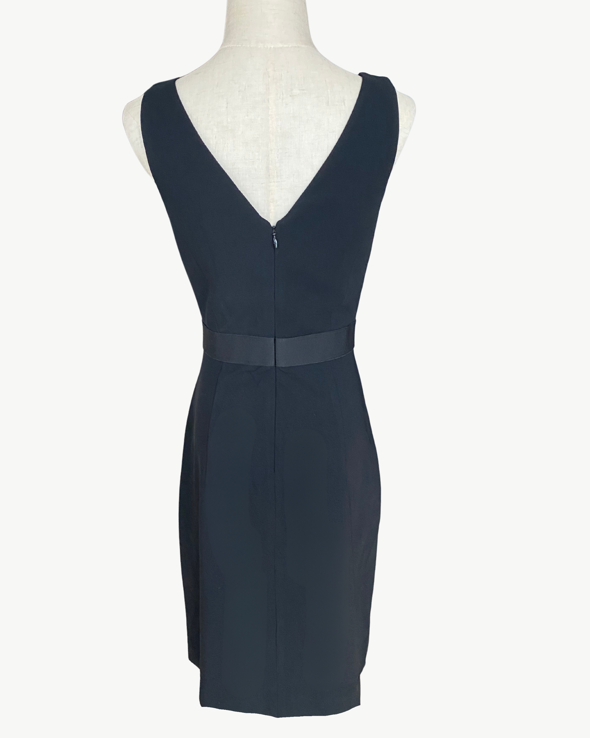 THEORY・Small・Black Sleeveless Fitted Dress | Free UAE Delivery Above 150AED・Shop Preloved items at NOOVO