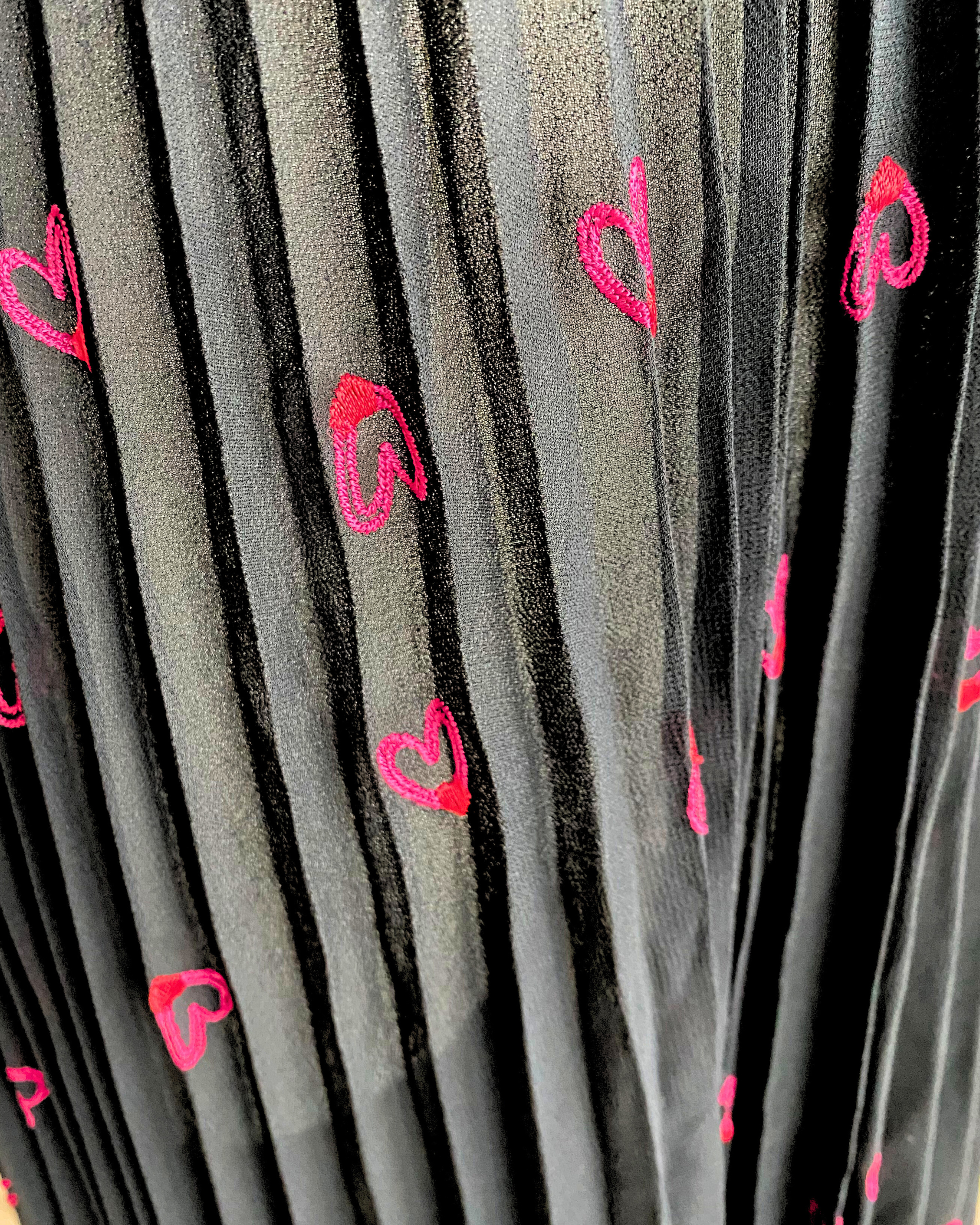 MAJE・Short Sleeves Black Dress With Heart Design