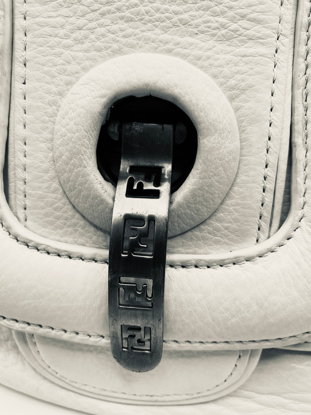 FENDI ∙ Cuoio B Bag White