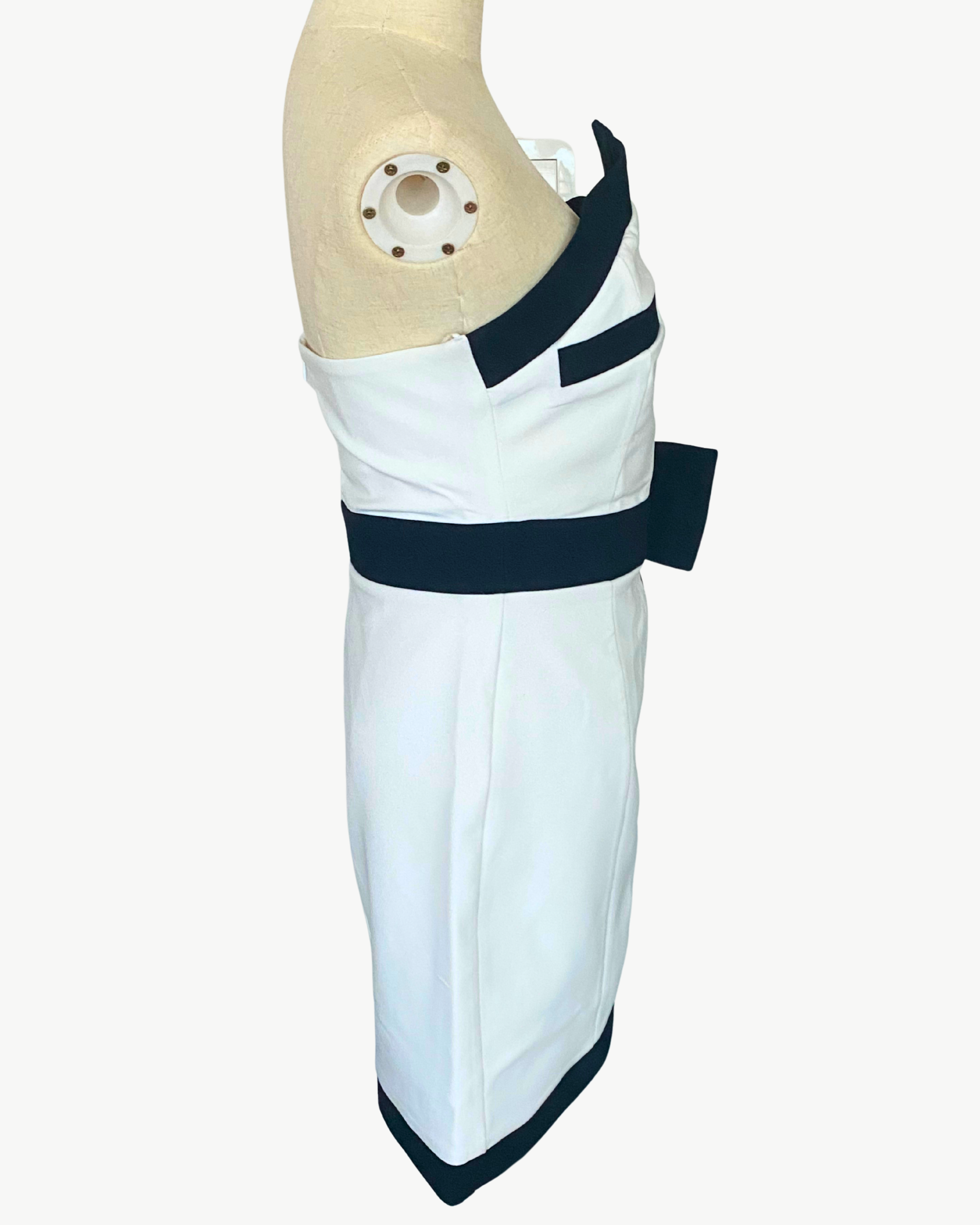 Small ∙ Black & White Strapless Mini Dress with Bow | Free UAE Delivery Above 150AED・Shop Preloved items at NOOVO